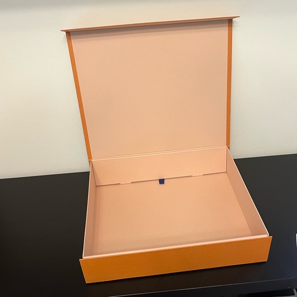 🛍️Louis Vuitton Box 14.5” x 12” x 3” - Picture 5 of 7